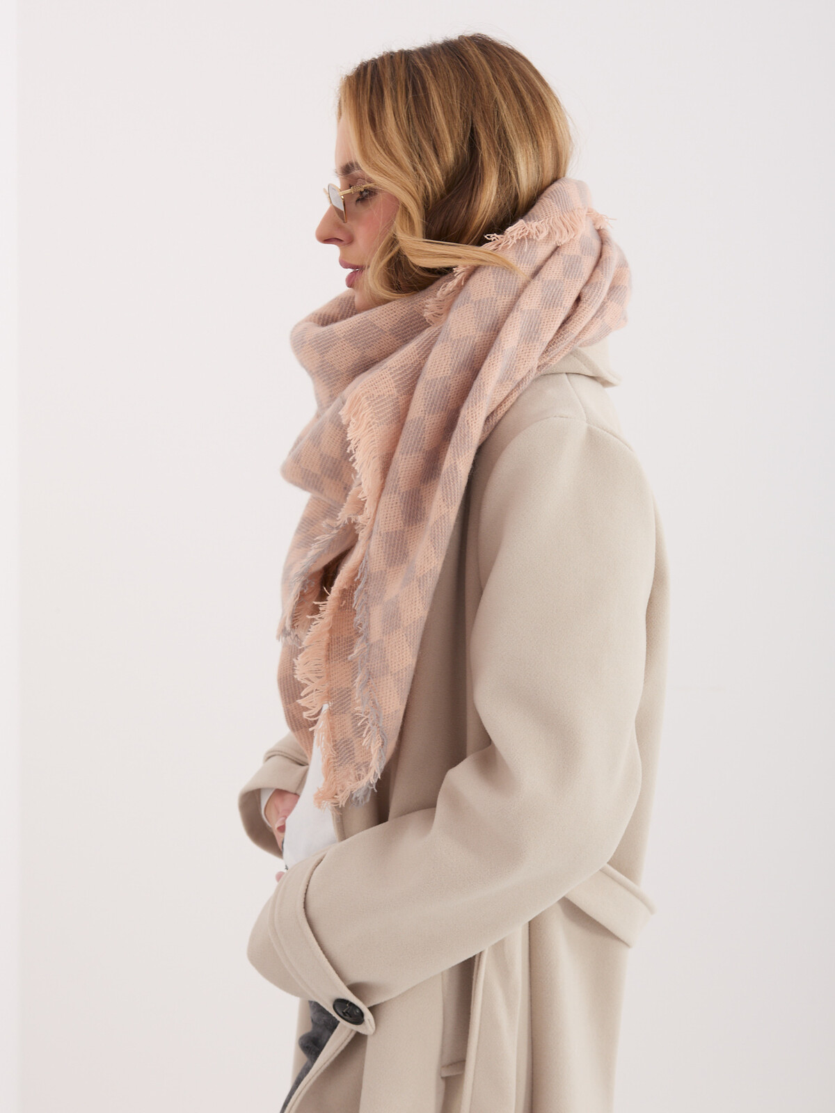 Dámsky šál v broskyňovej farbe