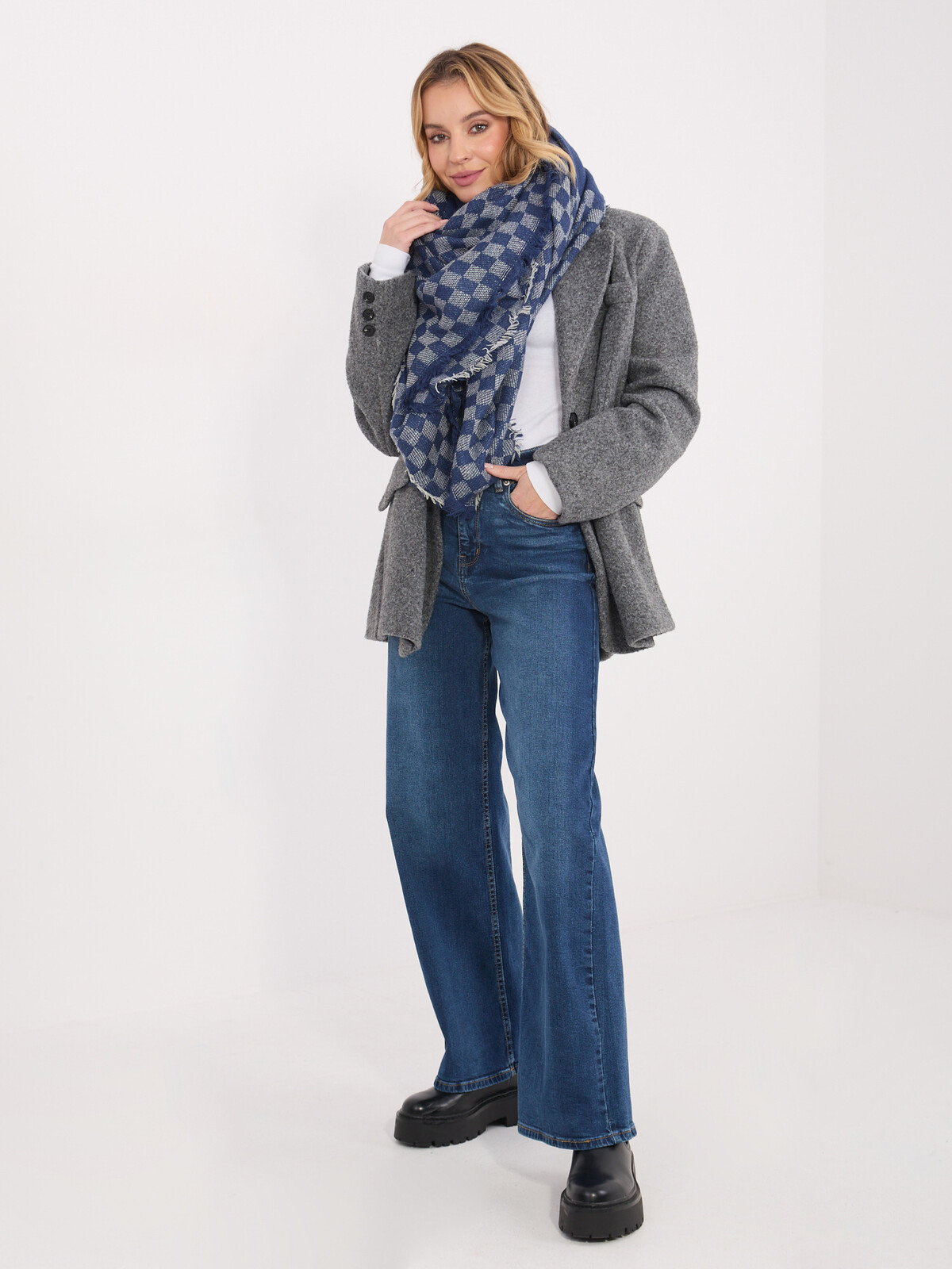 Šál v námorníckej modrej