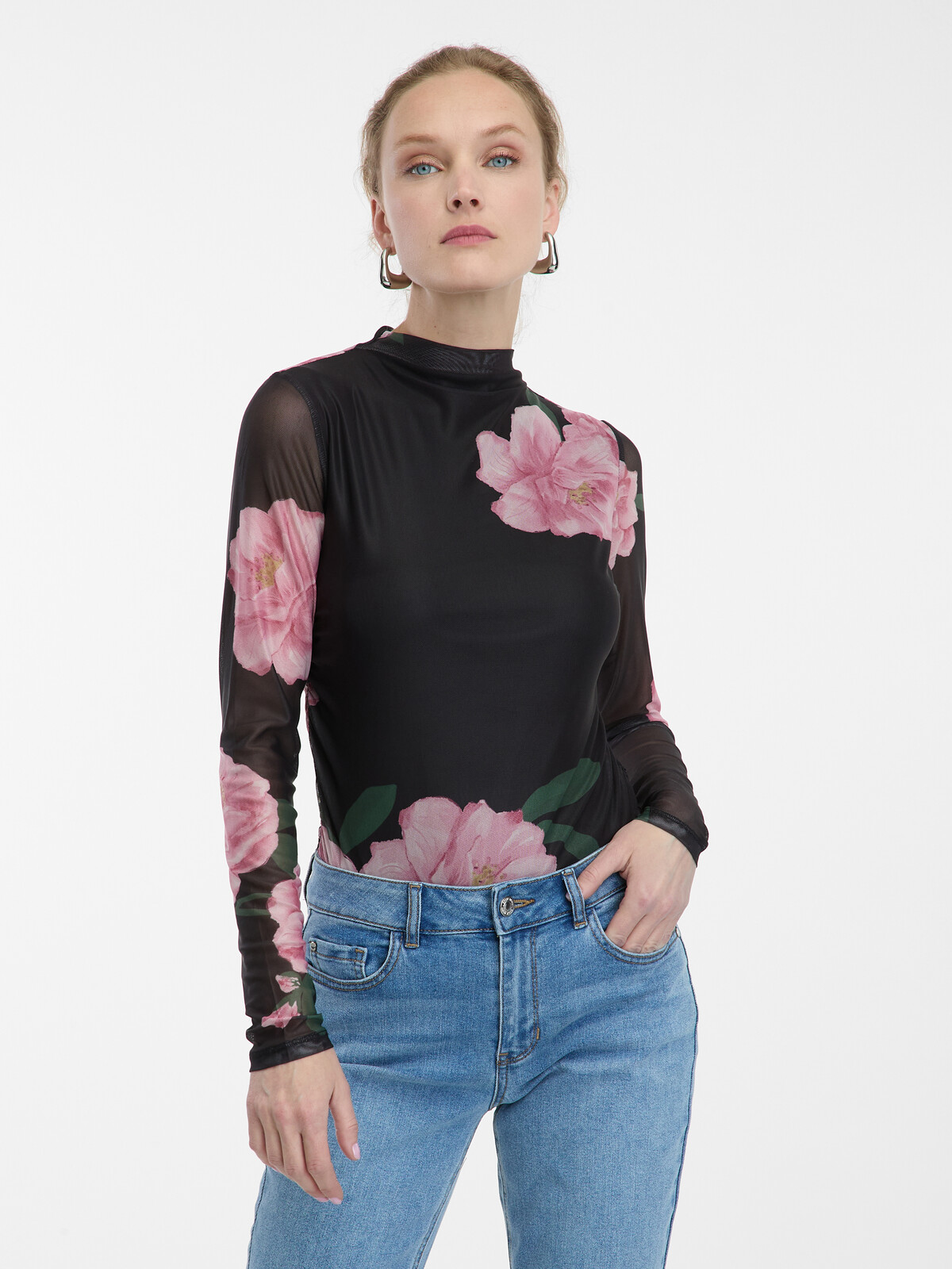 Čierna blúzka s kvetinovým vzorom