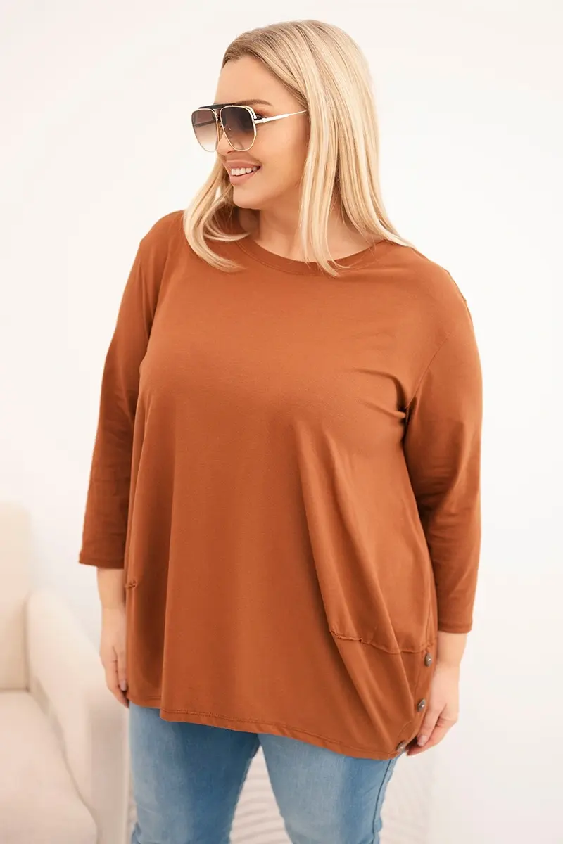 Kesi Dámska blúzka Plus Size z bavlny s ozdobnými gombíkmi a podhodenými rukávmi camelová
