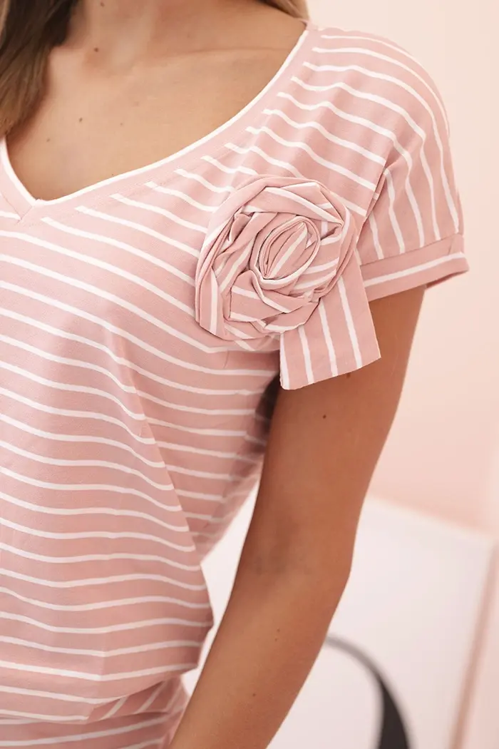 Dámsky pruhovaný top s V-výstrihom