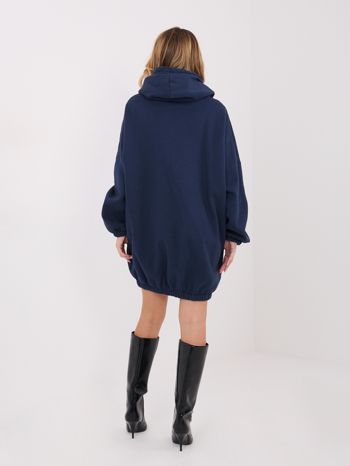 Mikinové šaty v tmavomodrej farbe