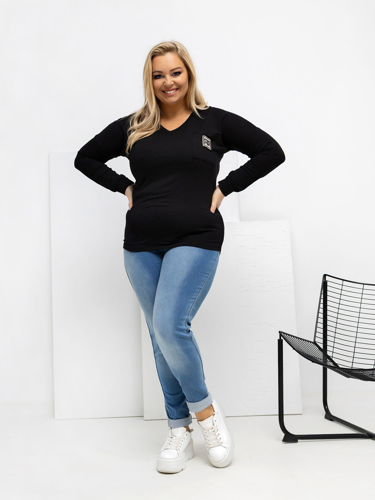 Čierna plus size blúzka s dlhým rukávom