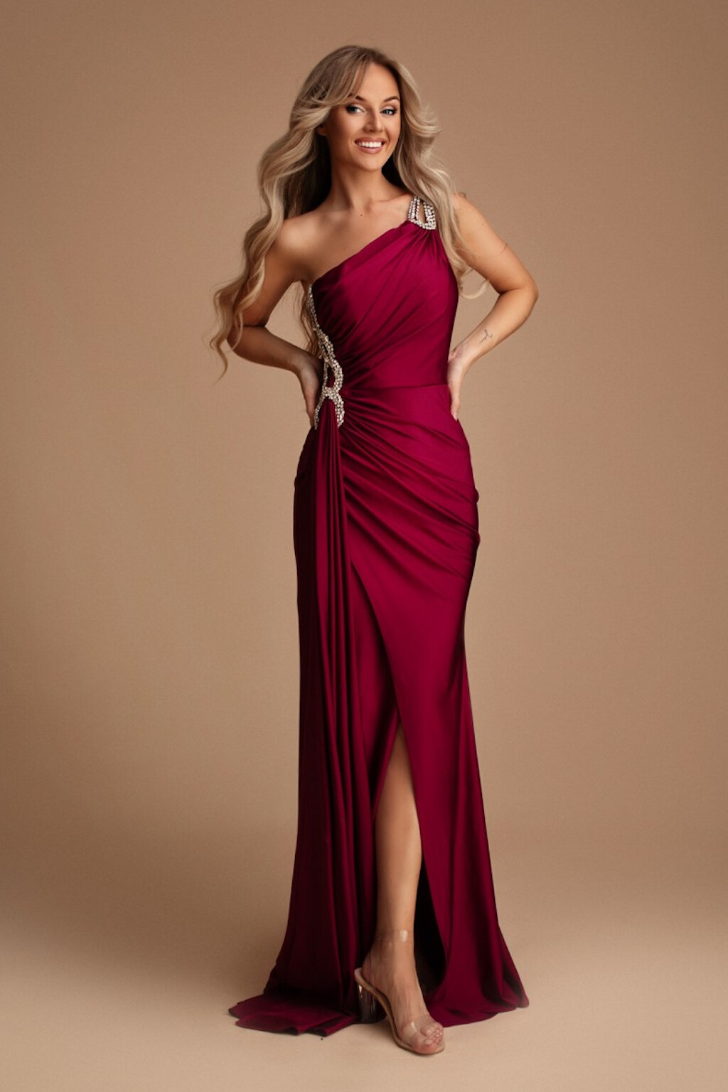 Eva & Lola Vínové priliehavé šaty so striebornou aplikáciou Veľkosť: S