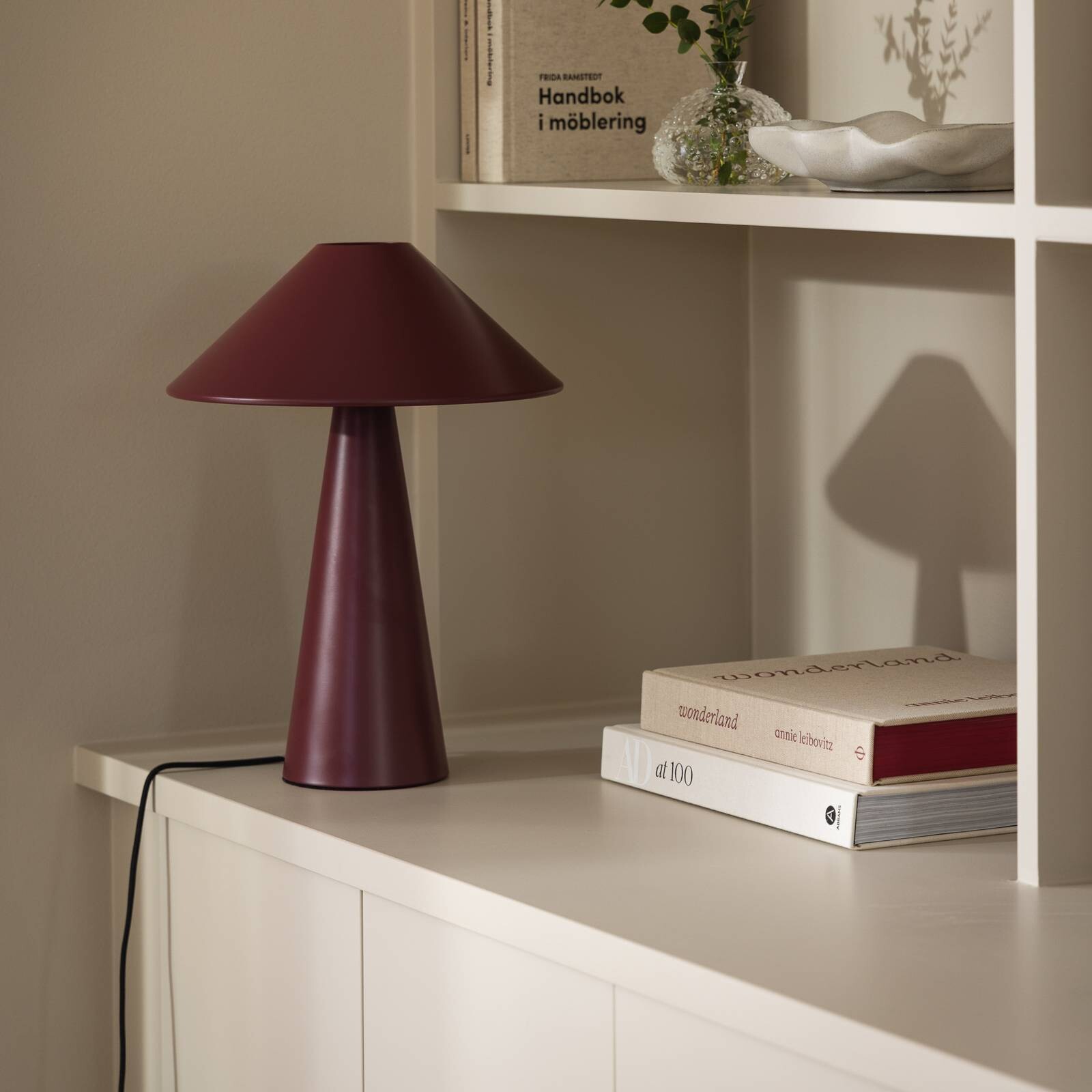 Globen Lighting stolová lampa Cannes, červená, kov, výška 40 cm