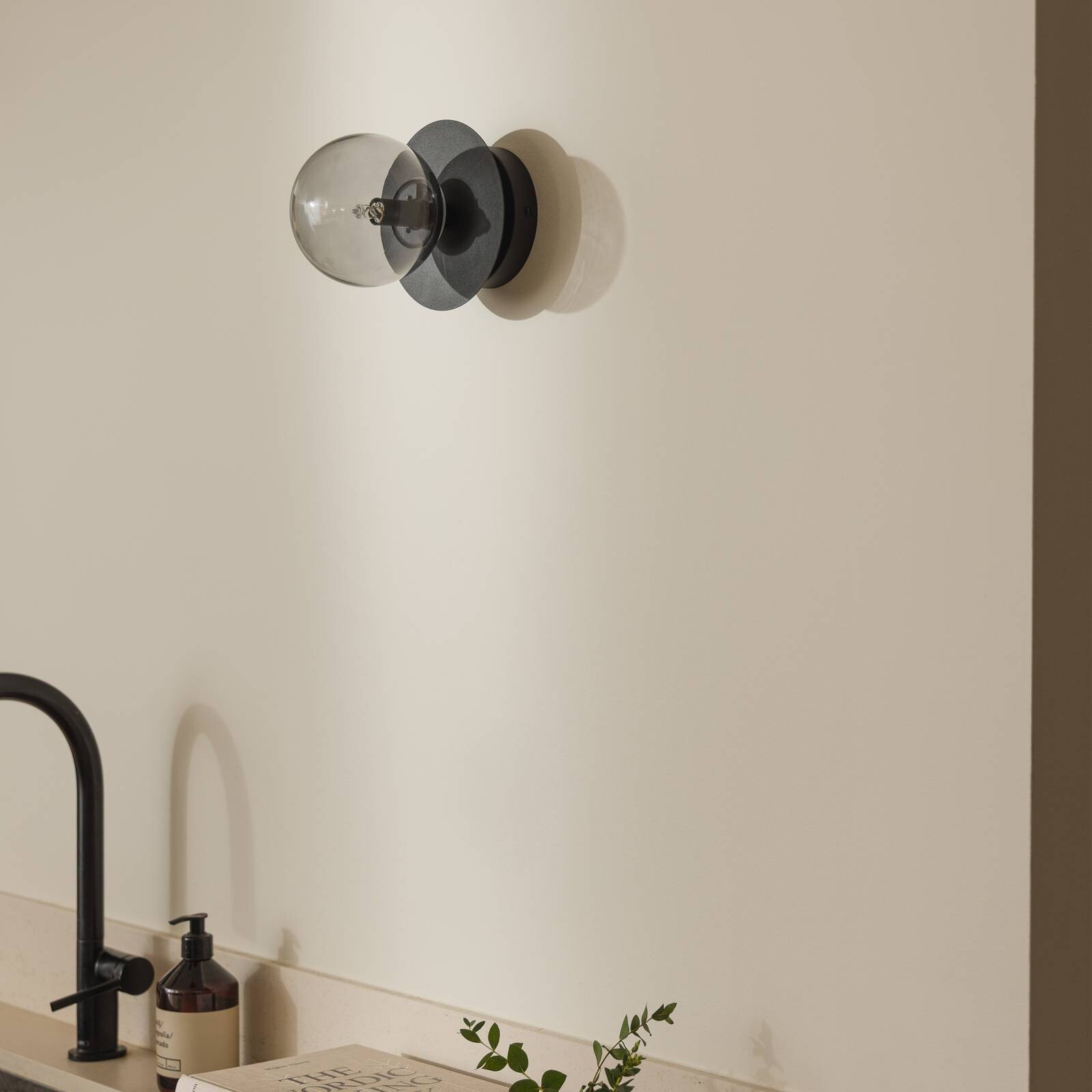 Globen Lighting nástenné svetlo ART DECO, čierna/sivá Ø 16 cm IP44