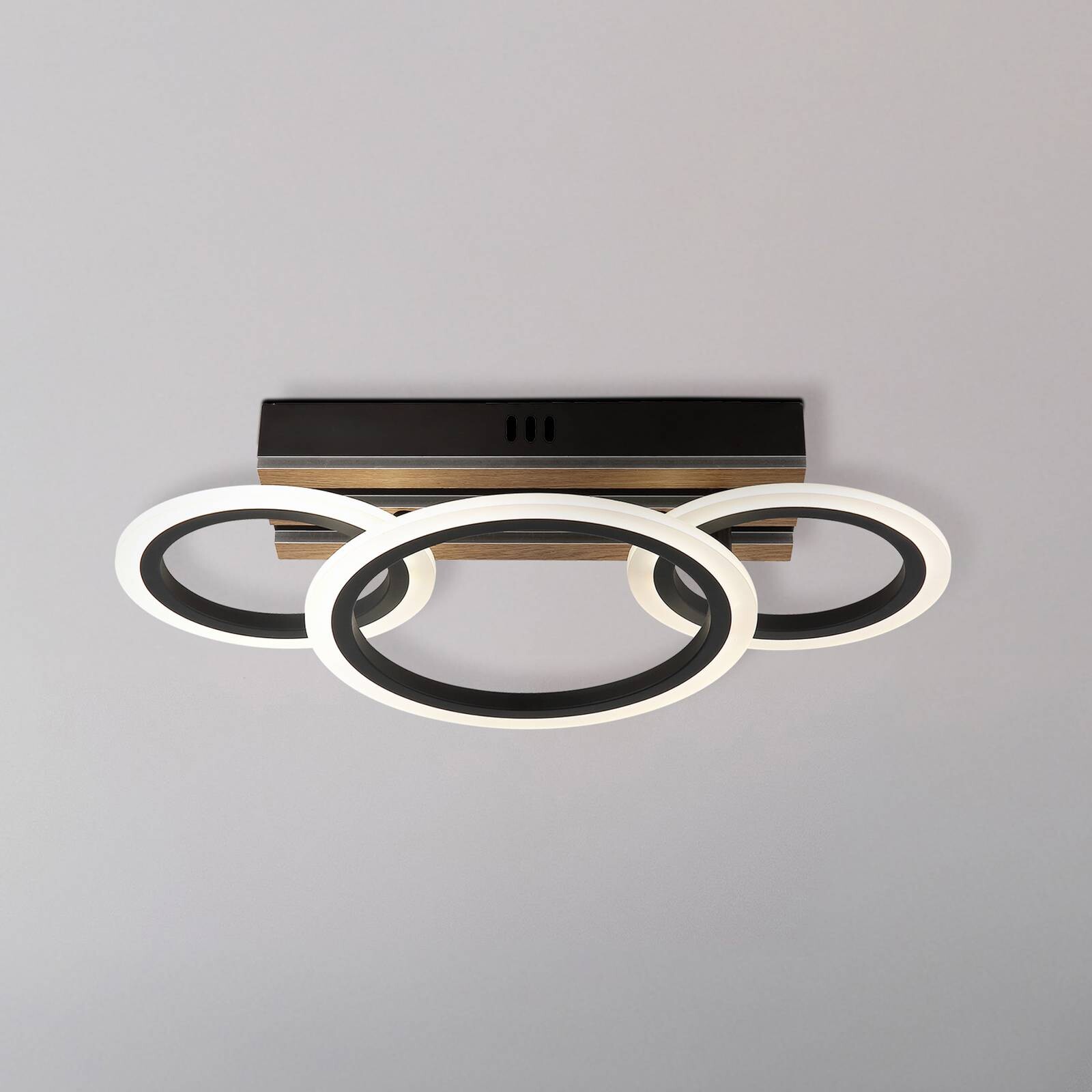 stropné LED svetlo Blevins 3-pl, čierne/drevený vzhľad, dĺžka 46 cm