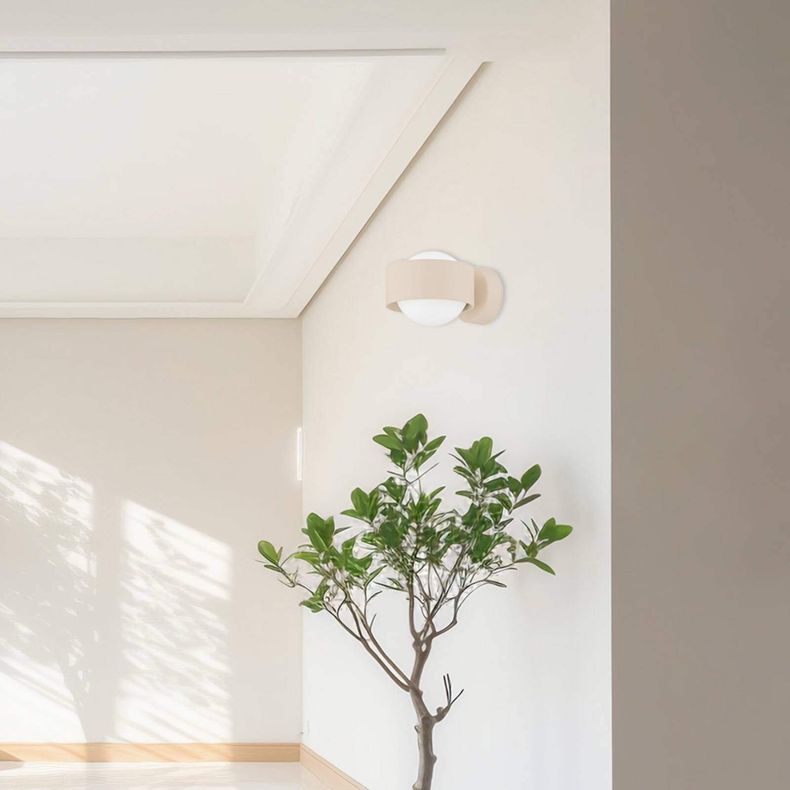 Nástenné svetlo Mado, béžové, Ø 8 cm, oceľ/sklo, 1-pl