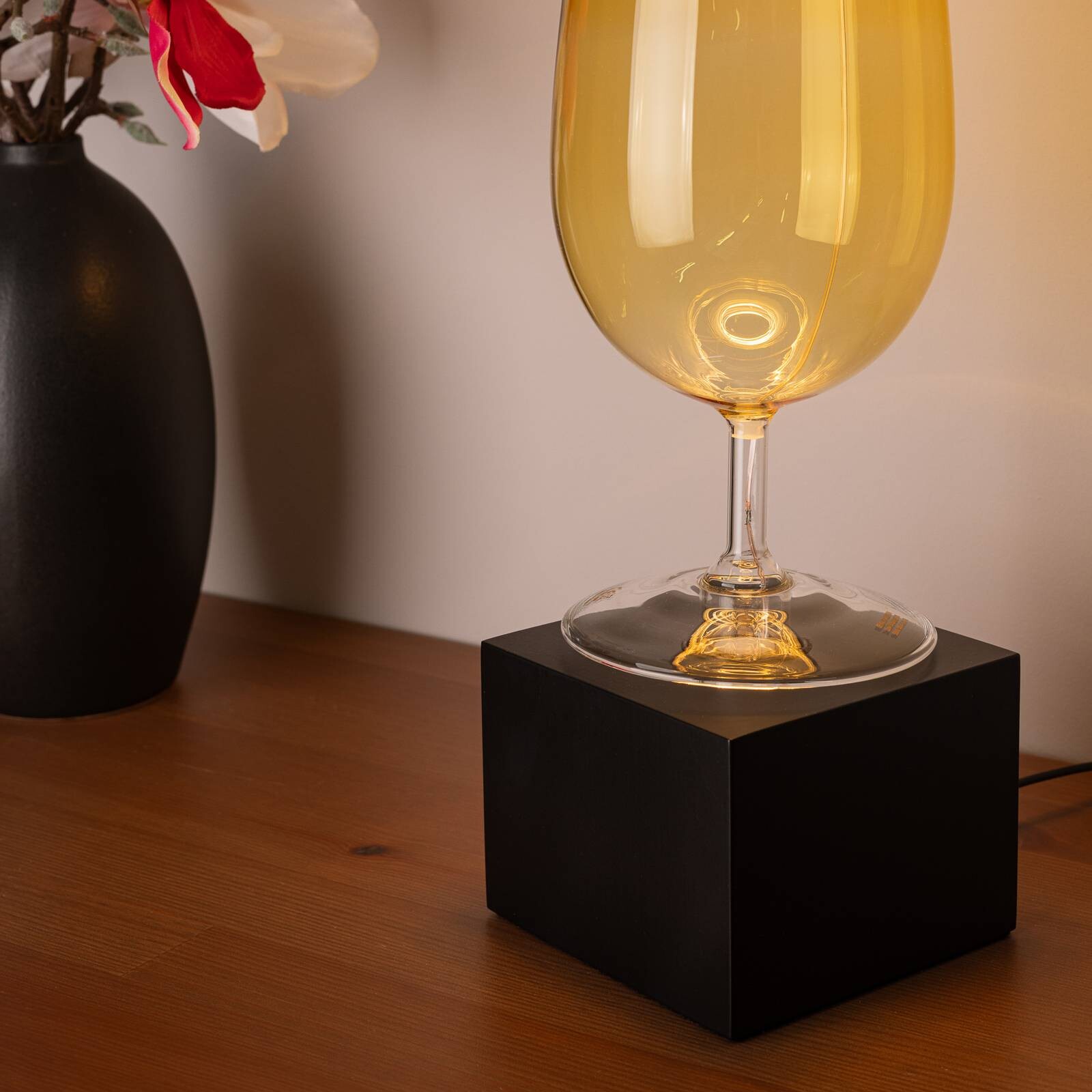 Segula stolová lampa Cozy, čierna buková drevo, tvar kocky, E27