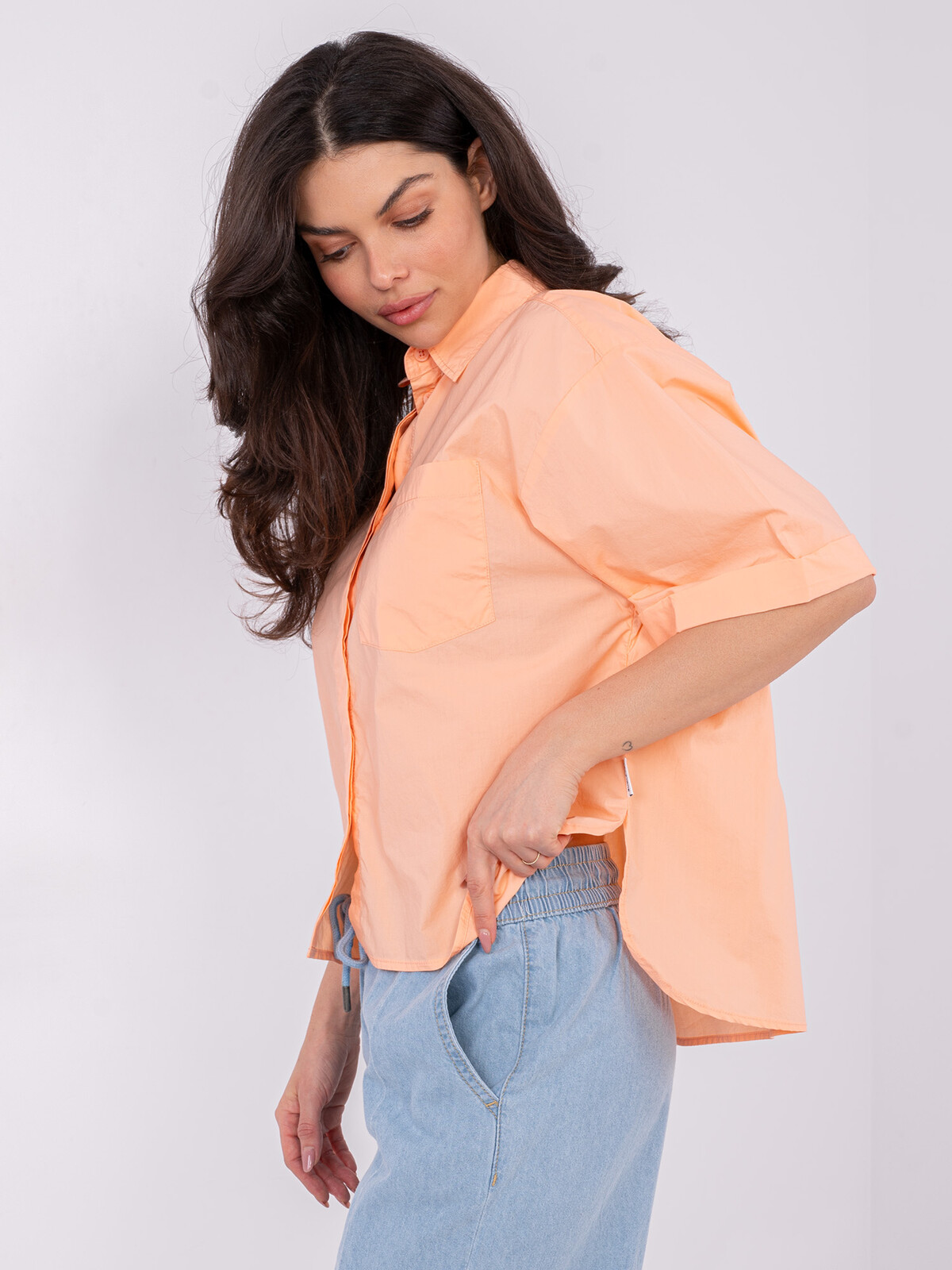 Broskyňová blúzka s krátkym rukávom