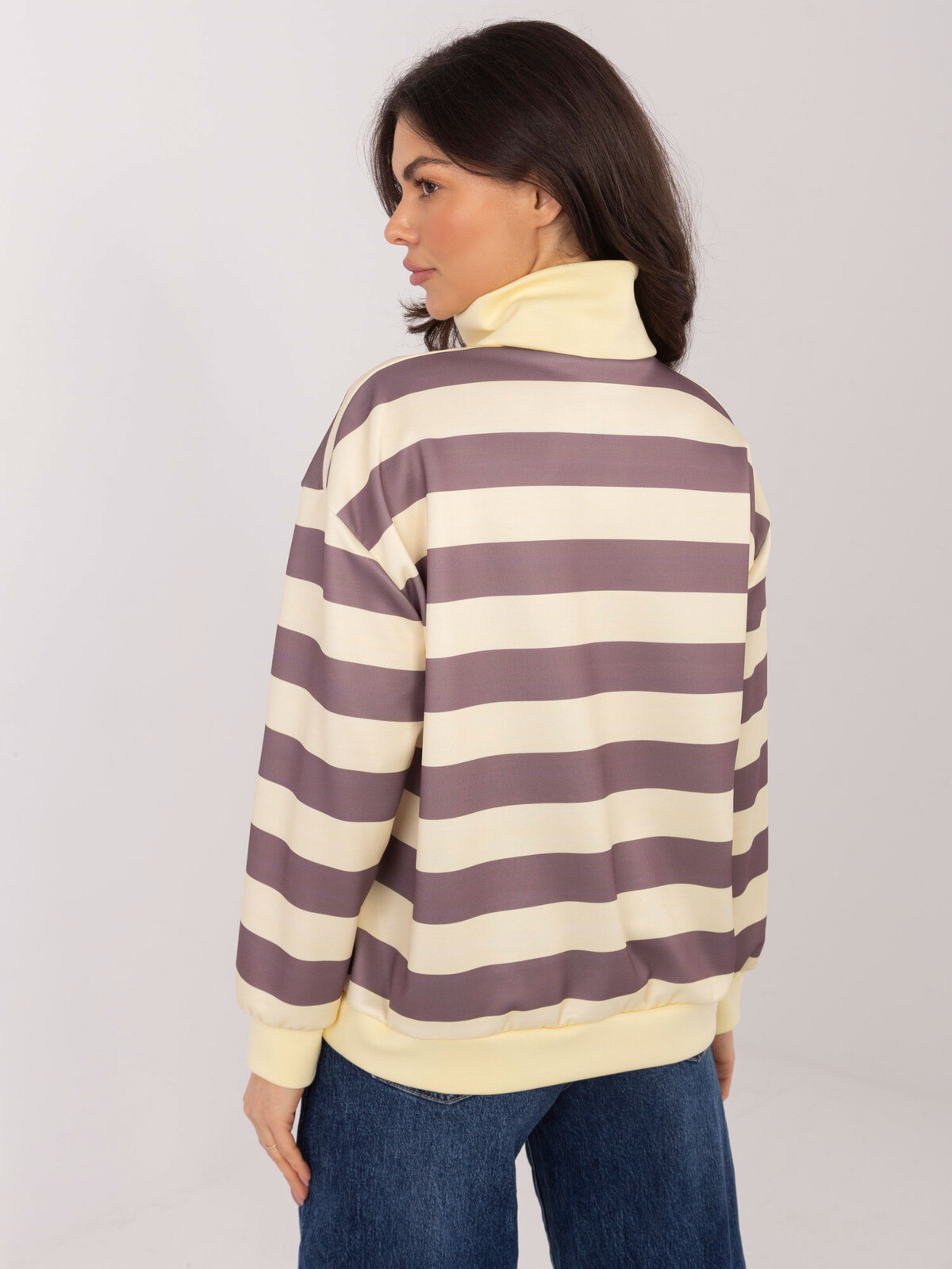 Pruhovaný rolákový sveter