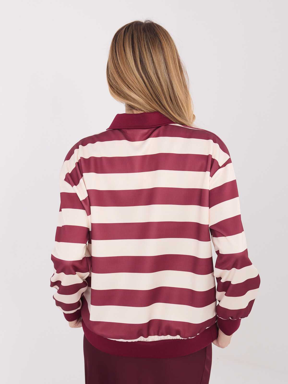 Prúžkovaná blúzka v burgundy farbe