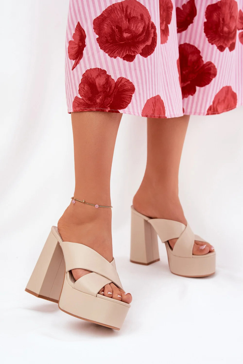 Dámske sandále na platforme s klinovým podpätkom 6874 Beige - Ideal Shoes 41 béžová