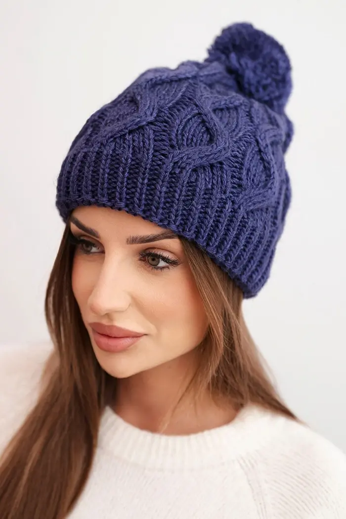 Dámska zimná čiapka s hrubým vrkočovým vzorom