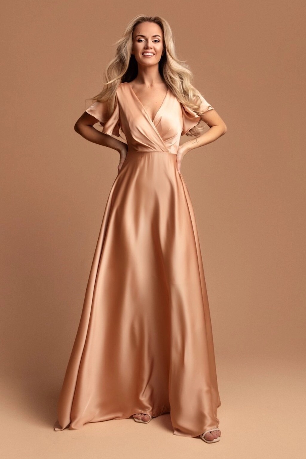 Eva & Lola Poškodený tovar - Zlaté saténové šaty s voľnými rukávmi Veľkosť: S