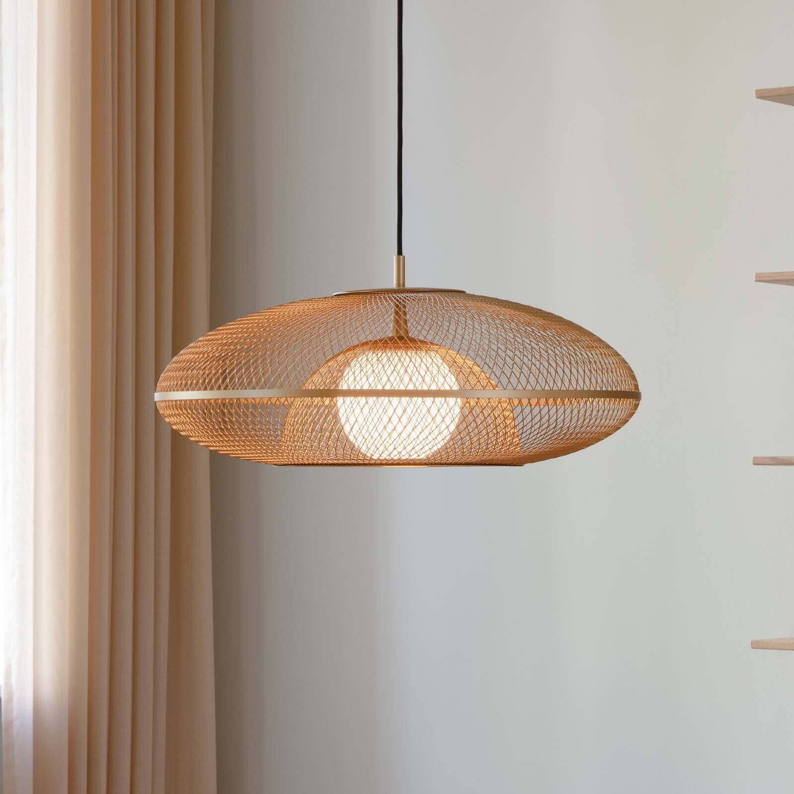 Závesné svietidlo UMAGE Faraday Large, mosadzová farba, Ø 60 cm