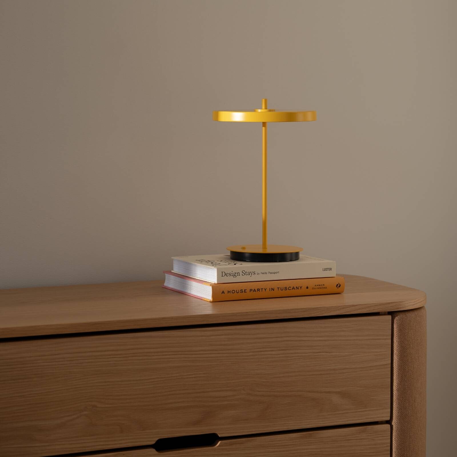 UMAGE LED dobíjacia stolná lampa Asteria Move sun žltá uni, 31cm