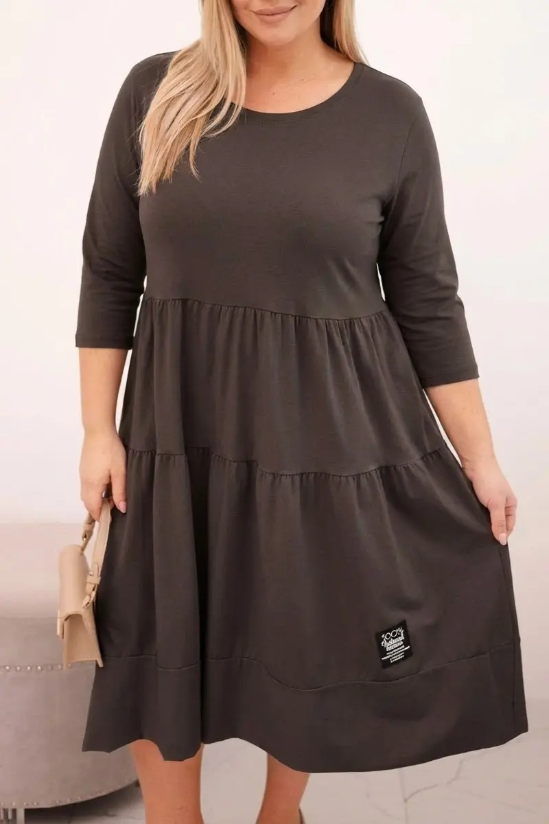 Plus size šaty s volánmi a vyhrnutými rukávmi