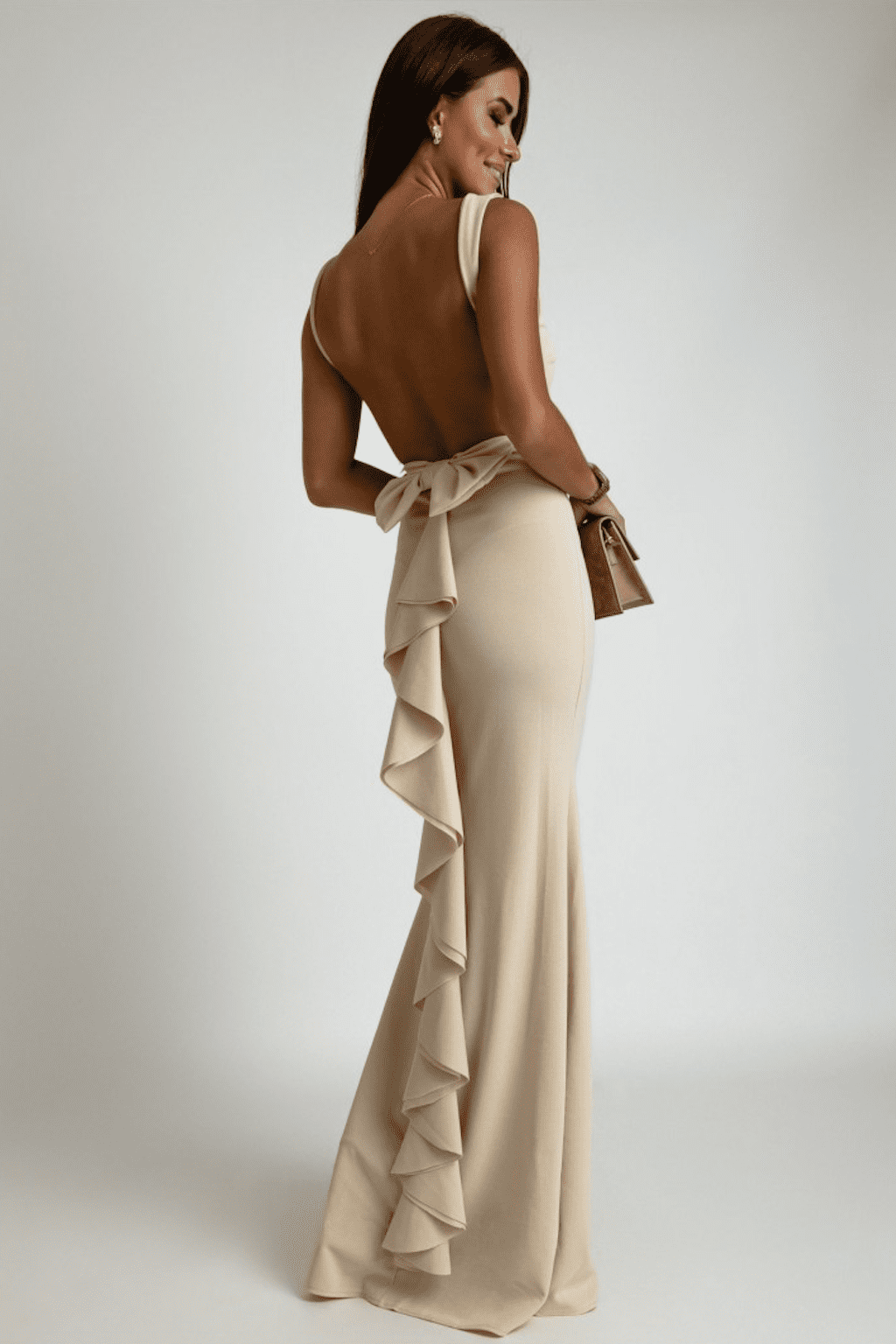 Azzurra Béžové priliehavé šaty s odhaleným chrbtom Veľkosť: UNI