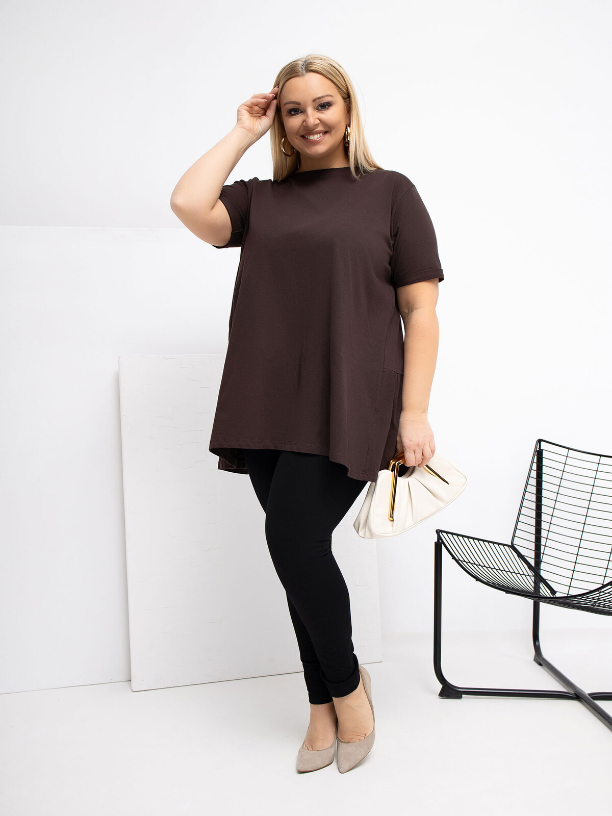 Plus size tunika v tmavohnedej farbe