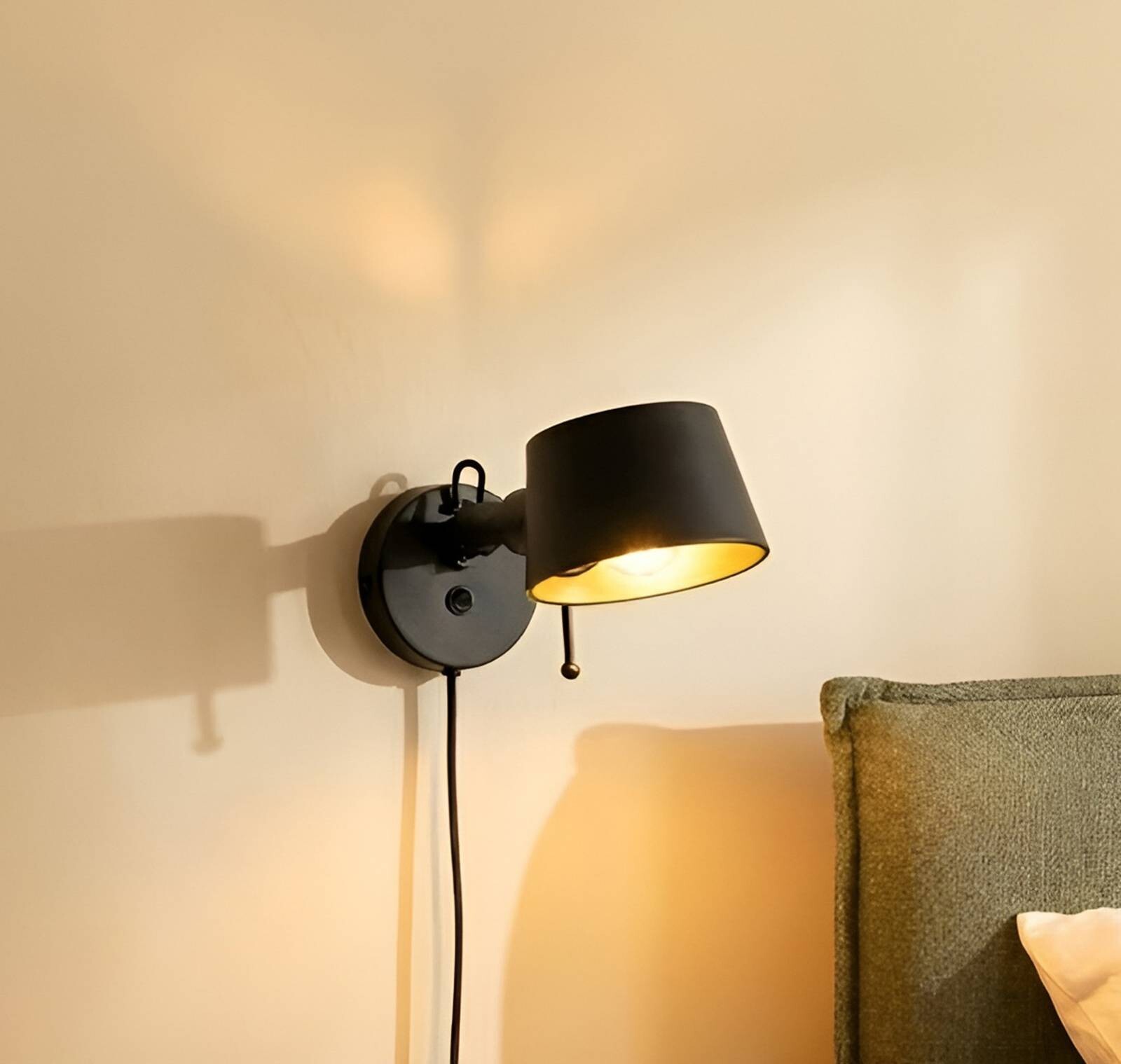 Lucande Nástenné svetlo Silka, 14 cm, čierne, flexibilné, zástrčka