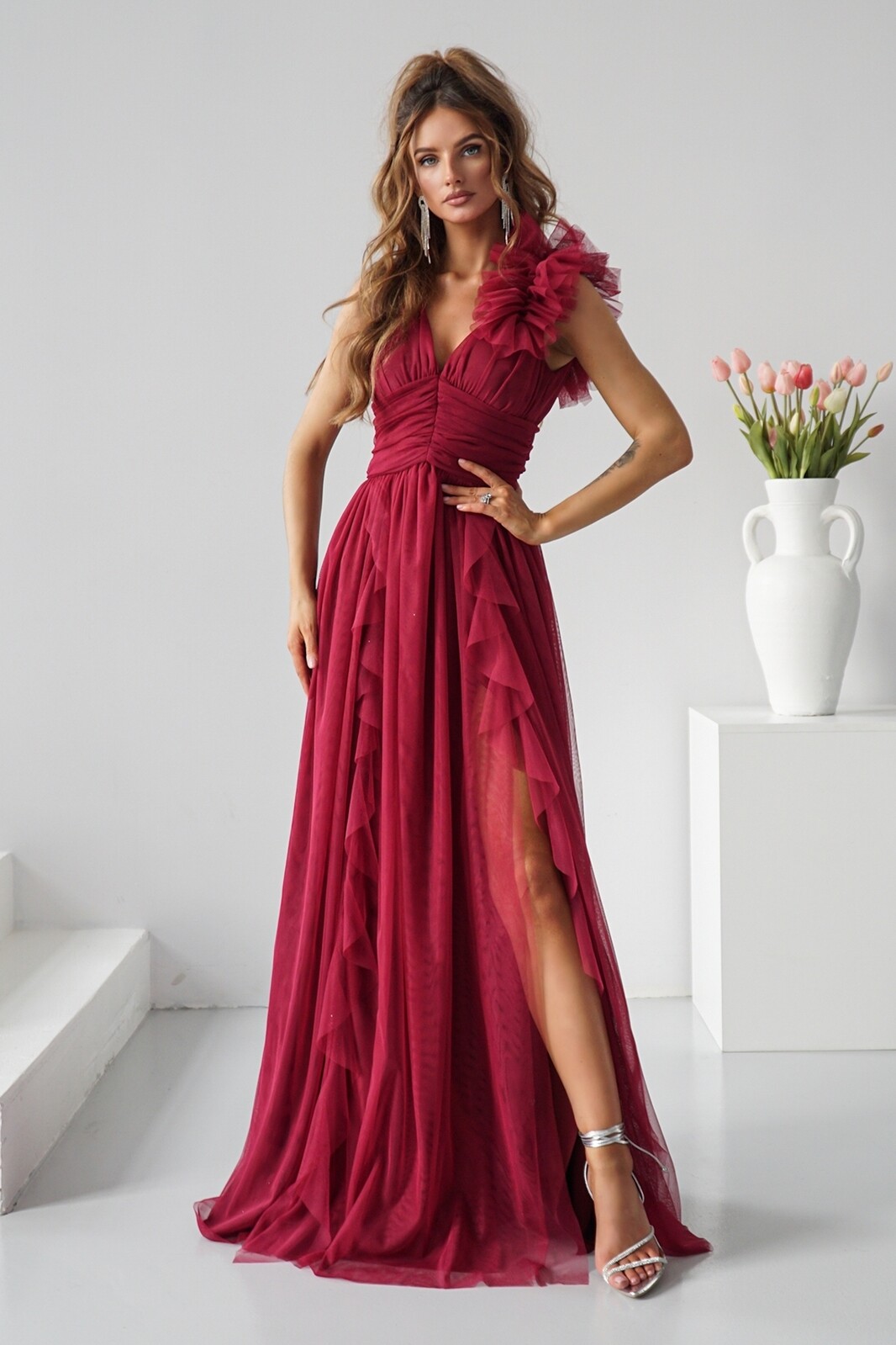 Warsaw Dress Poškodený tovar - Bordové tylové šaty s rozparkom Veľkosť: S