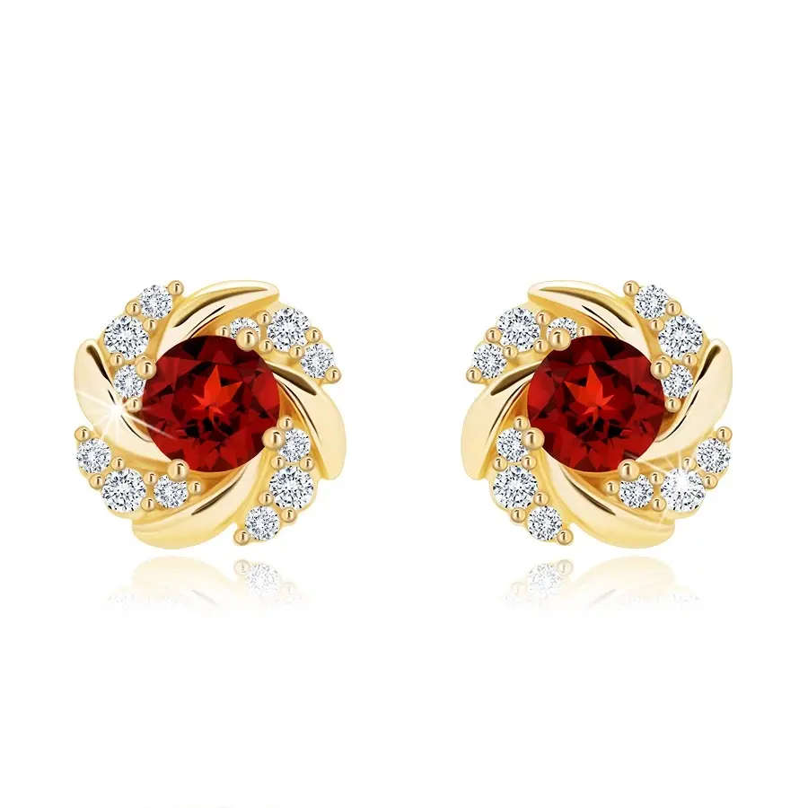 Zlaté puzetové náušnice 375 - kvietok z červeného granátu, zatočené lupene