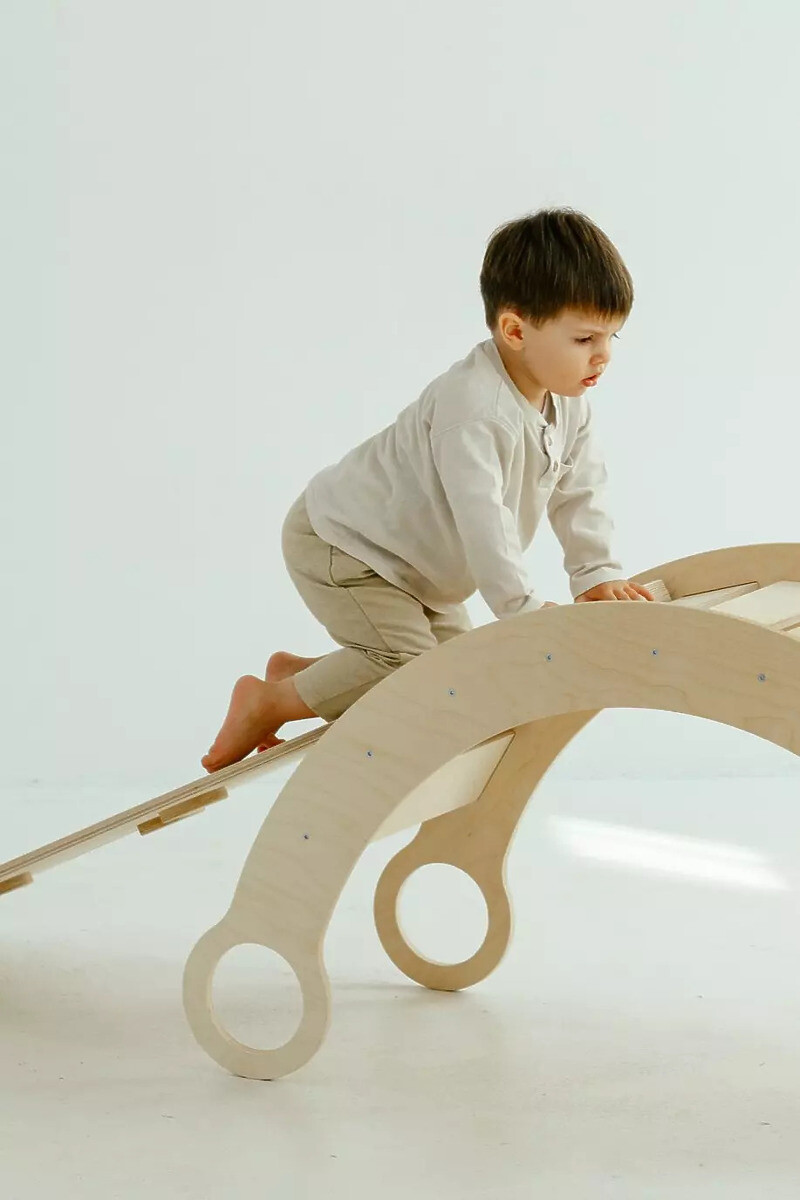 Drevená Montessori hojdačka so šmykľavkou/rebríkom M - prírodná