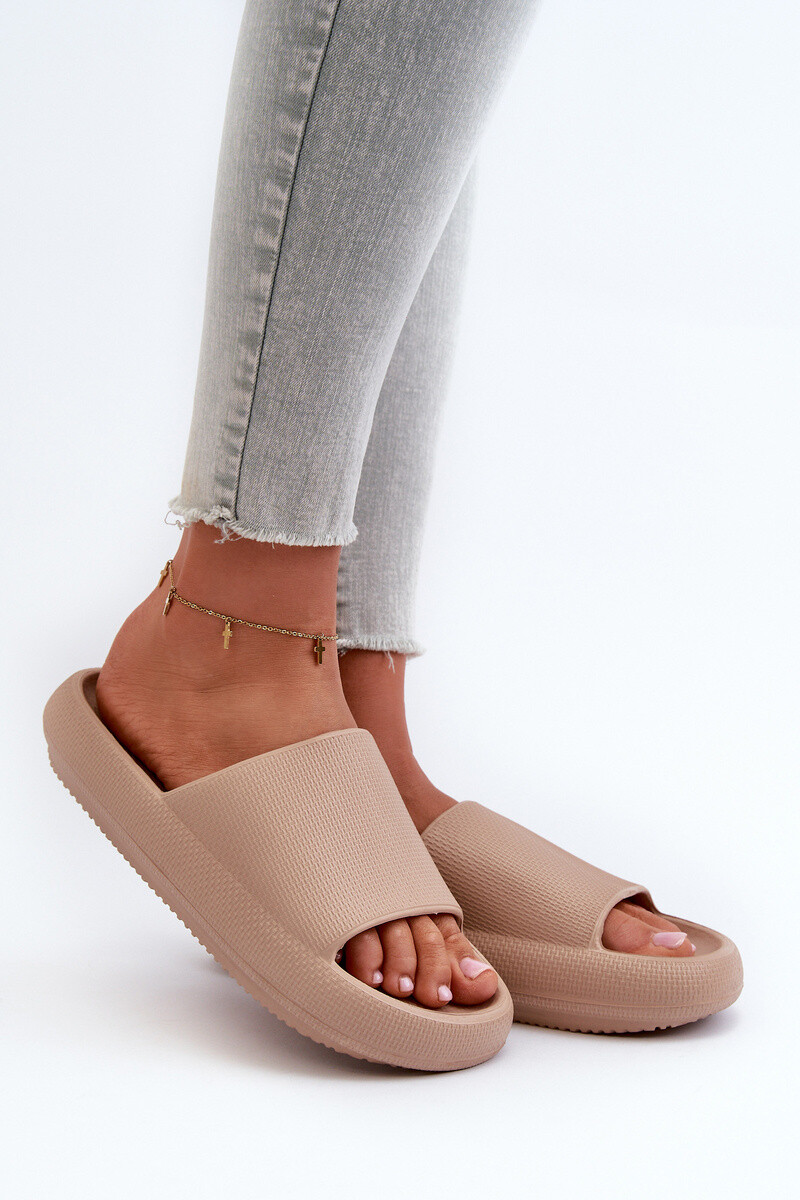 Dámske ľahké šľapky na hrubej podrážke