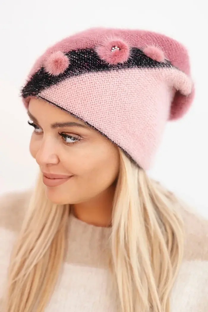 Kesi Dámska elegantná čiapka s kožušinovými ozdobami a trblietavým pásikom tmavo ružová