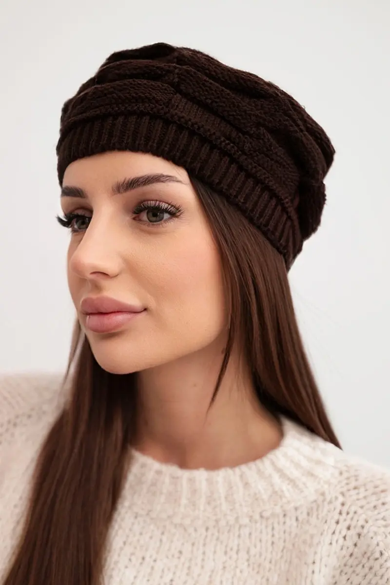 Dámska zimná čiapka K397 s ozdobným vzorom