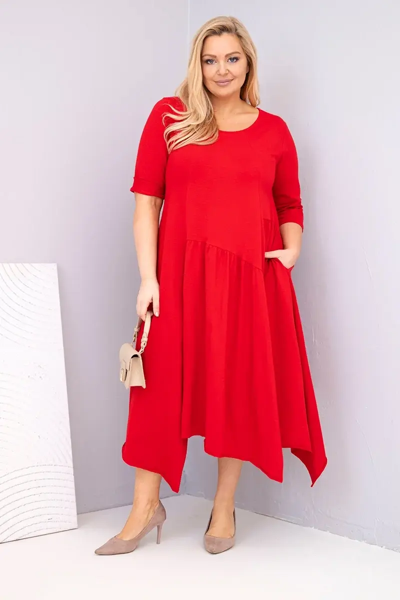 Červené plus size šaty s asymetrickým lemom