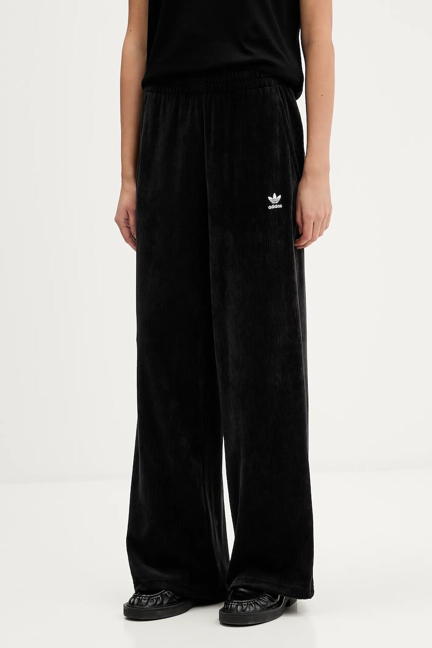 Menčestrové tepláky adidas Originals Essentials