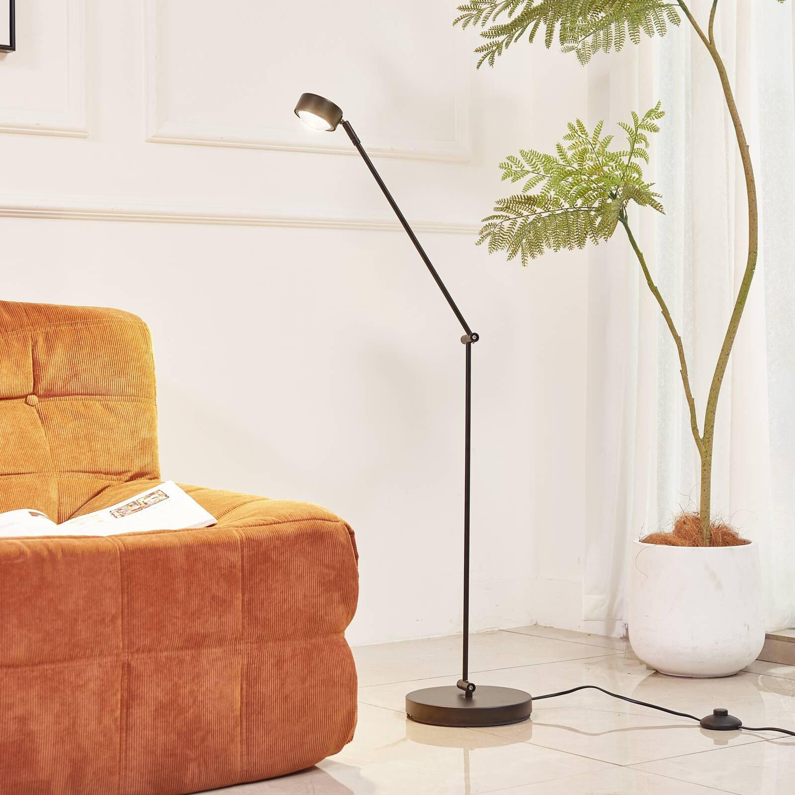 Stojacia lampa Lindby Jyla, 88 cm, matná čierna, GX53, flexibilné