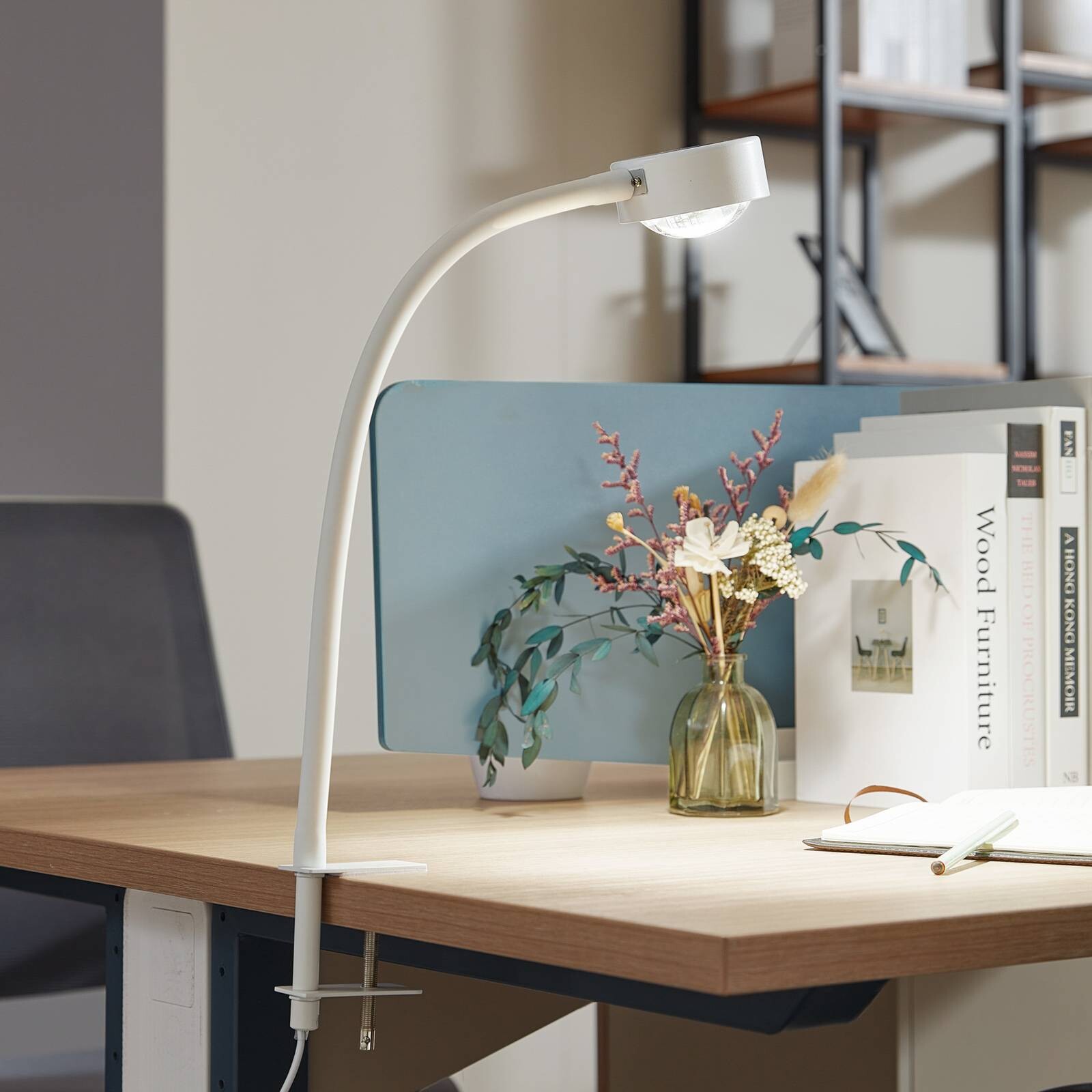 Lindby skrutkovacie svietidlo Jyla, matná biela, GX53, ohybné rameno