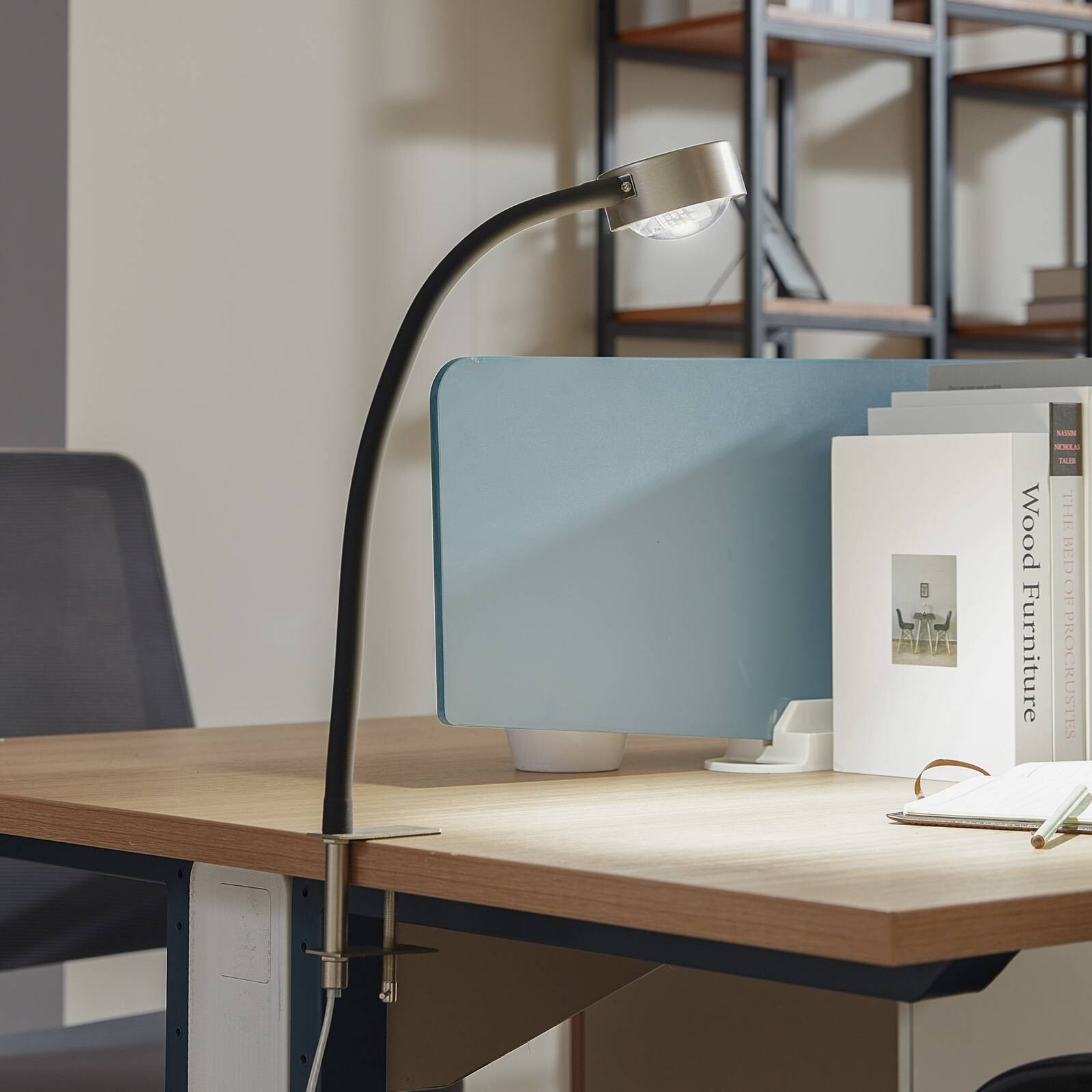 Lindby skrutkovacie svietidlo Jyla, matný nikl, GX53, flexibilné rameno