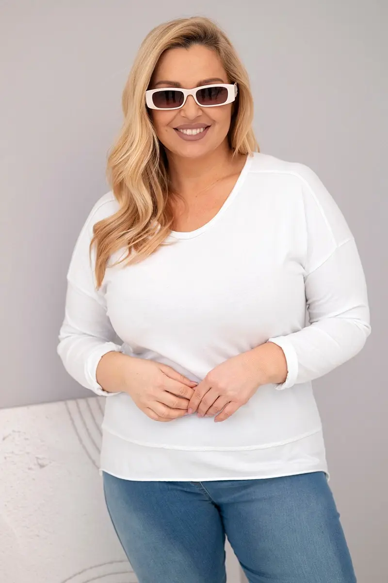 Plus size biela blúzka s V-výstrihom
