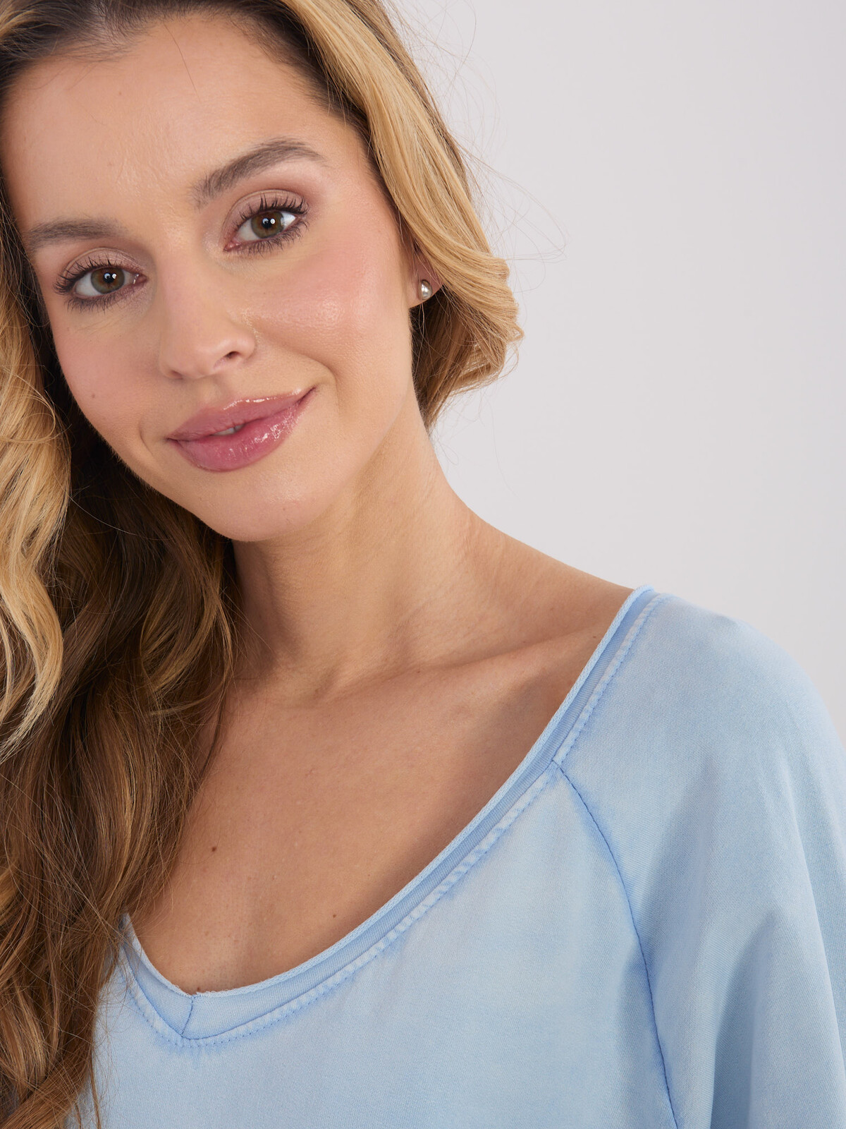 Svetlomodrá blúzka s krátkym rukávom