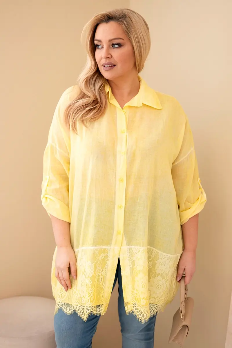 Plus size košeľa s čipkou žltá