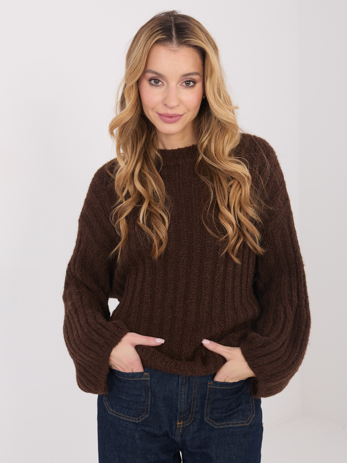 Hnedý rebrovaný sveter