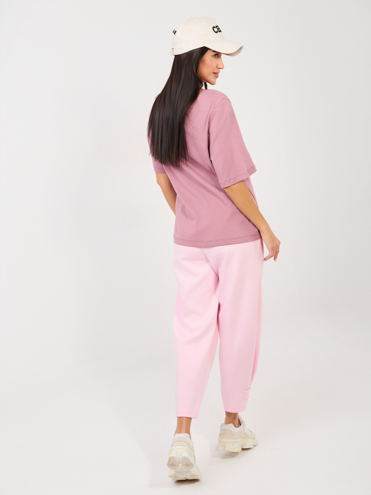 Ružové tepláky z jemného materiálu