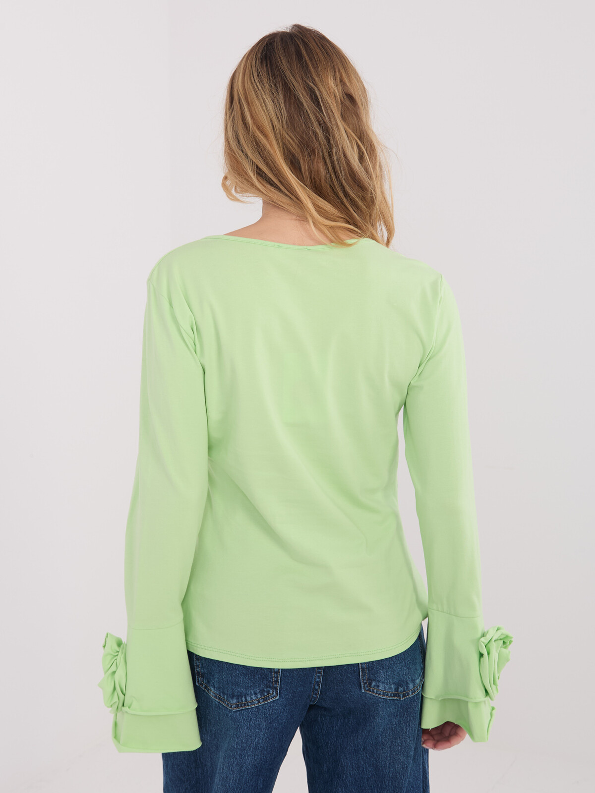 Svetlozelená blúzka s ozdobnými rukávmi