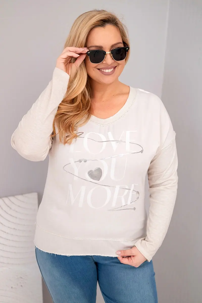 Kesi Włoski Dámska blúzka Plus Size s nápisom Love You More béžová