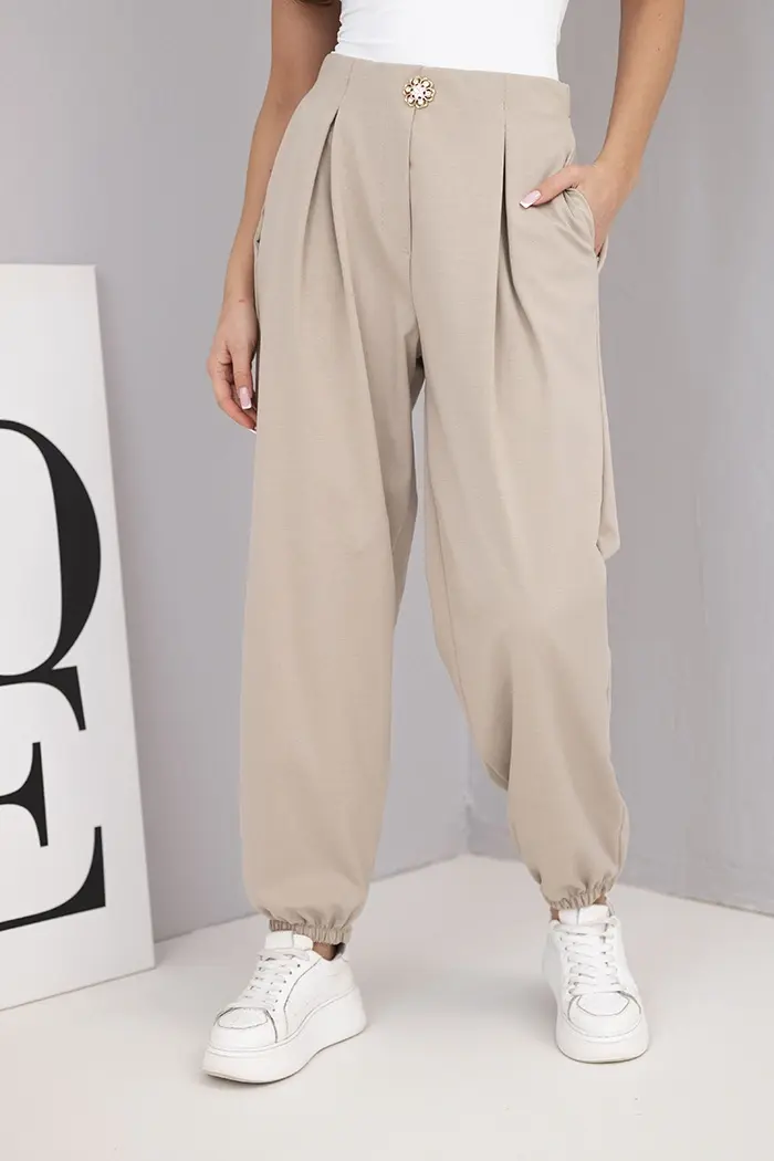 Kesi Włoski Dámske bavlnené nohavice s vysokým pásom a ozdobným gombíkom tmavo béžové