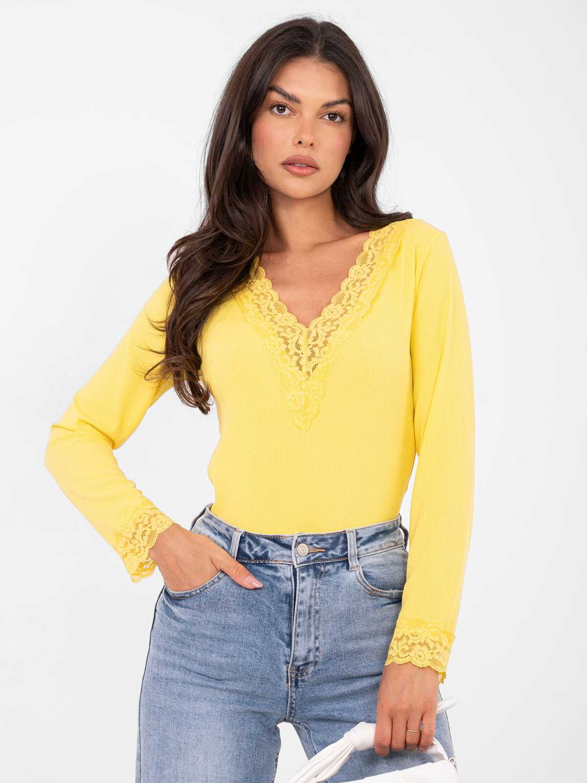 Žltá blúzka s čipkou