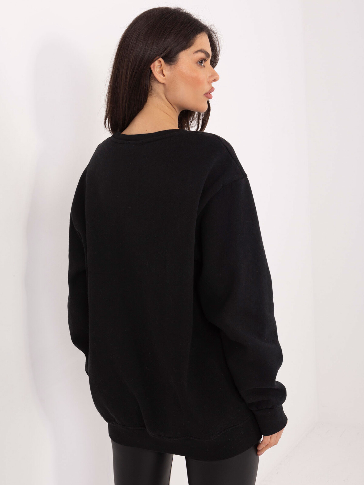 Čierna mikina s číslom 21