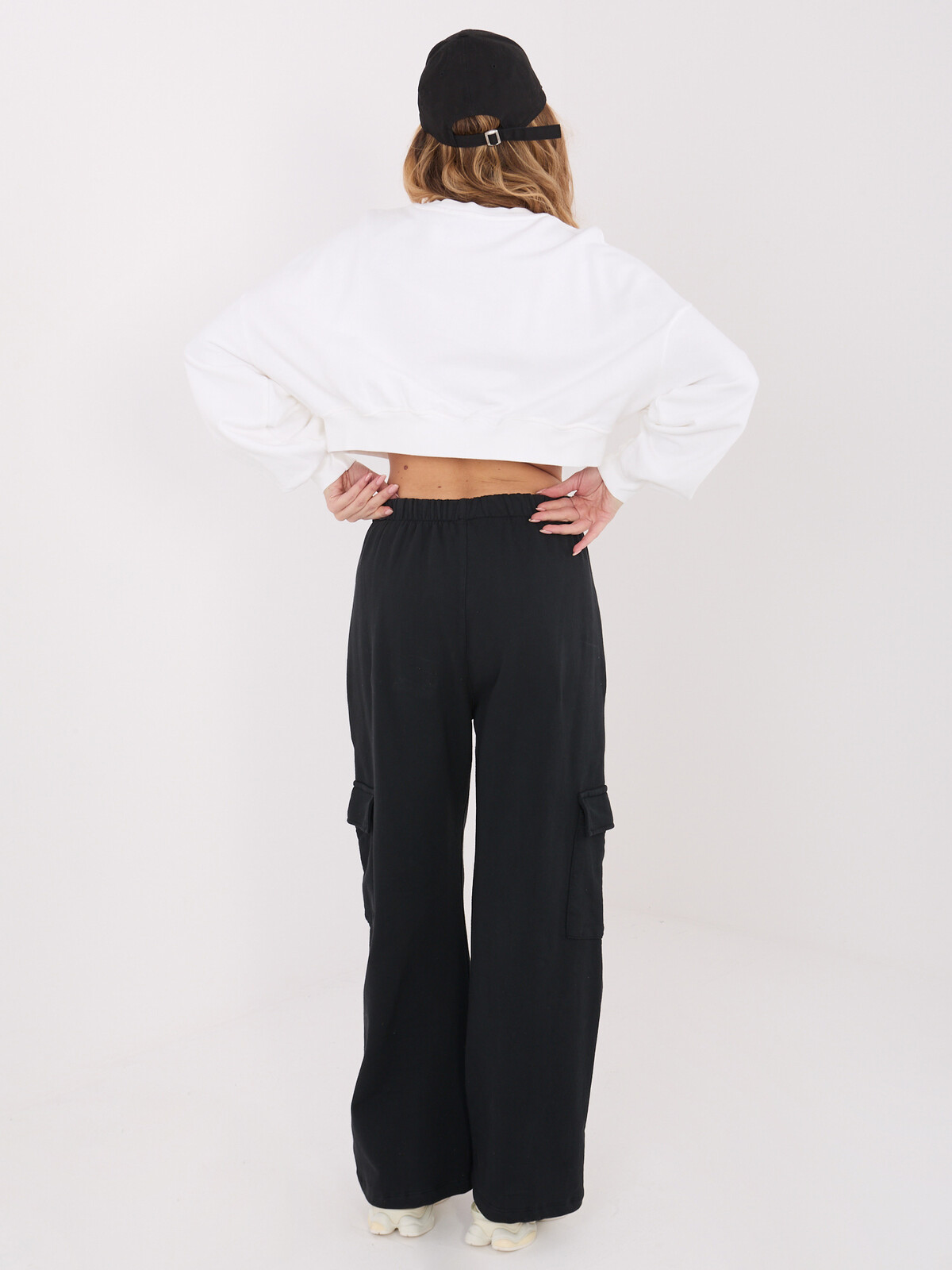 Čierne kapsáčové nohavice