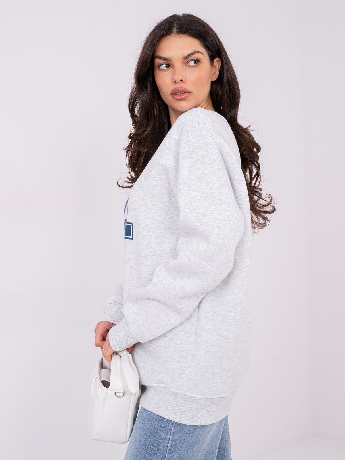 Svetlosivá mikina s číslom 21