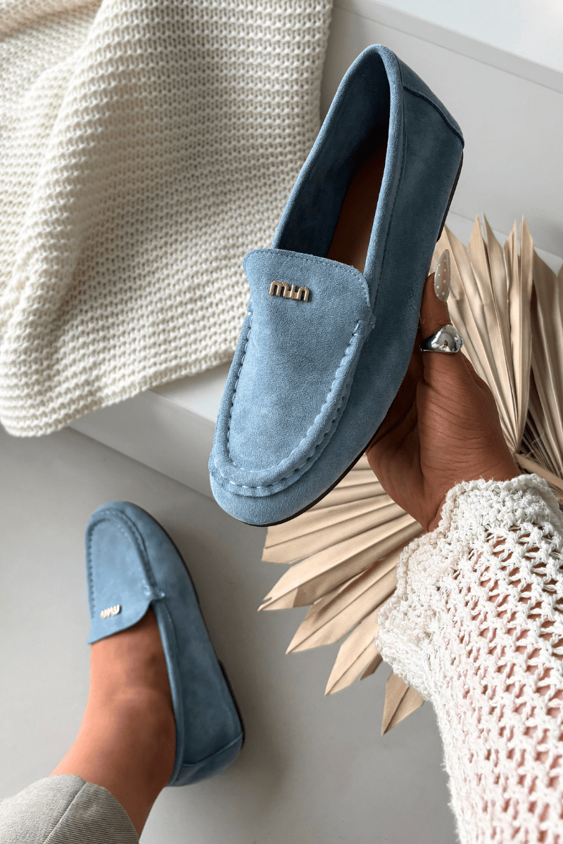 Dámske mokasíny s malým zlatým detailom