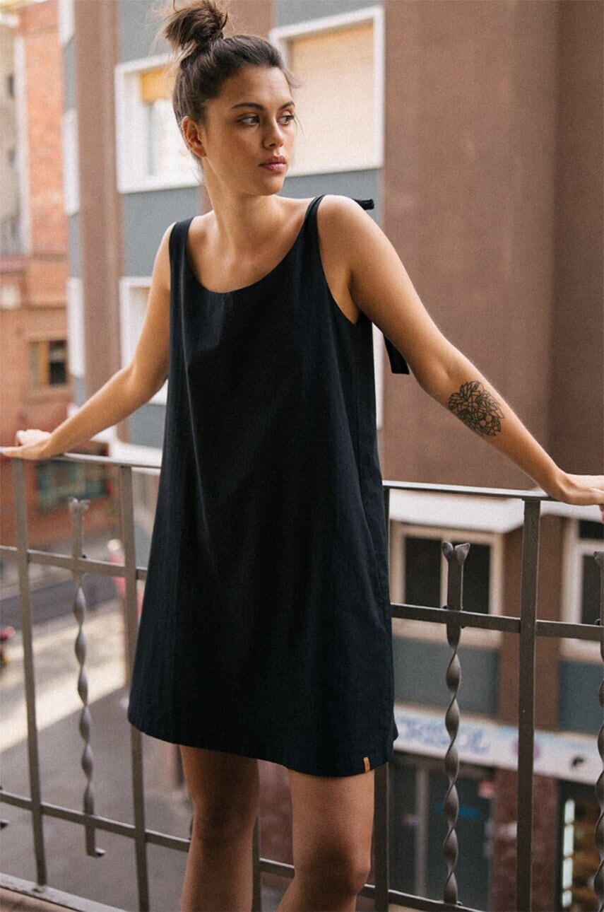 Šaty MUUV Backless Bow